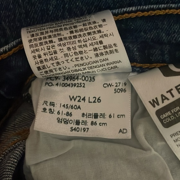 Levi’s Premium Wedgie Straight Below The Belt Raw Hem Button Fly Ankle Jeans 24 - Picture 16 of 16